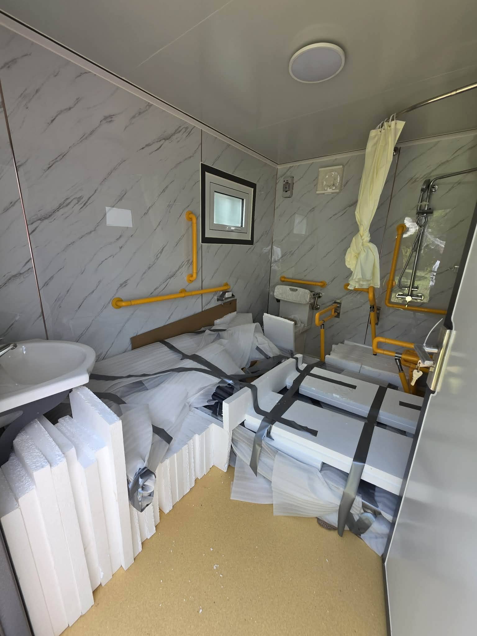 10ft Toilet and Shower Block – Wheelchair Accessible