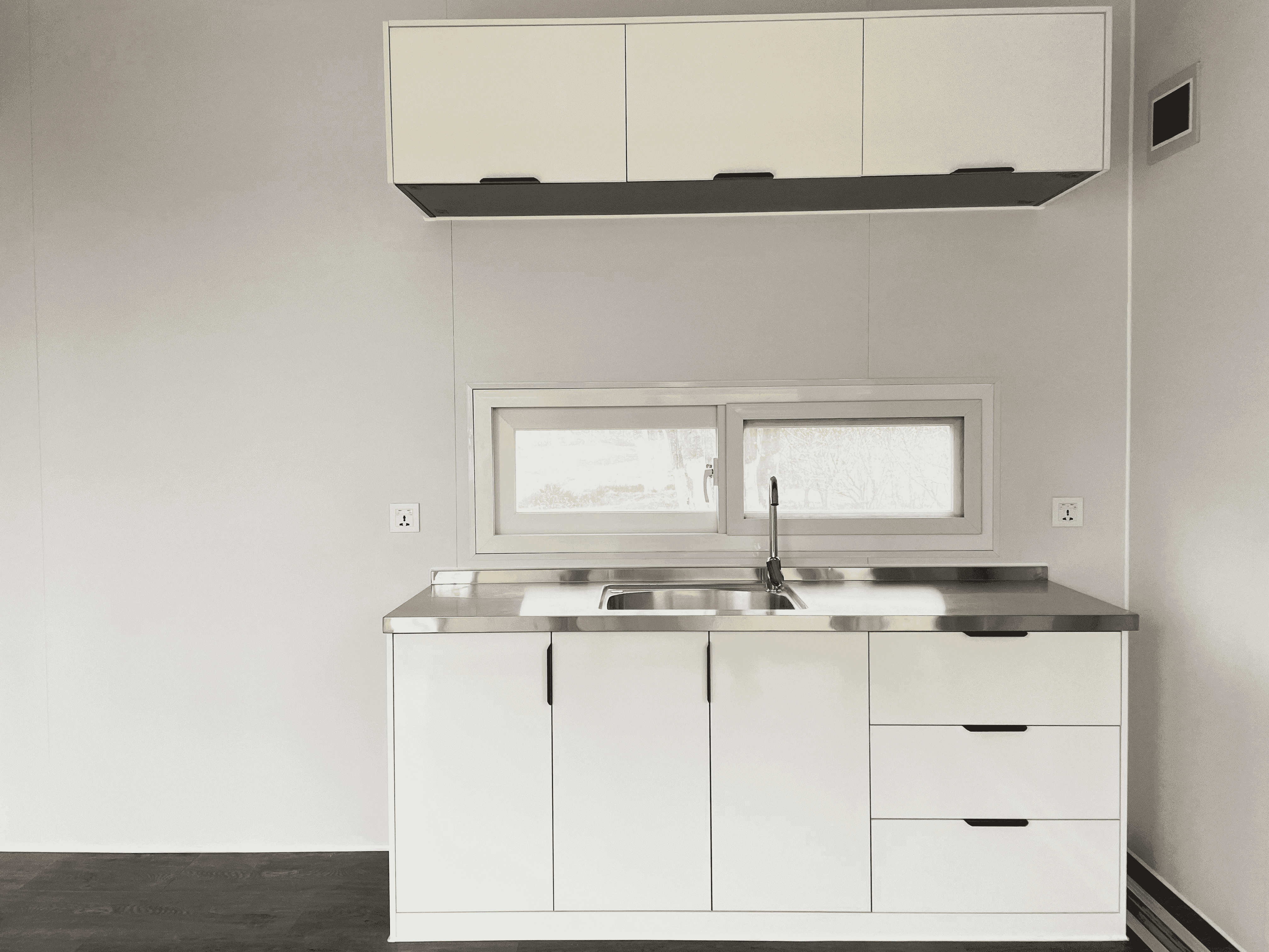 20ft Expandable Container Home with Glass Sides