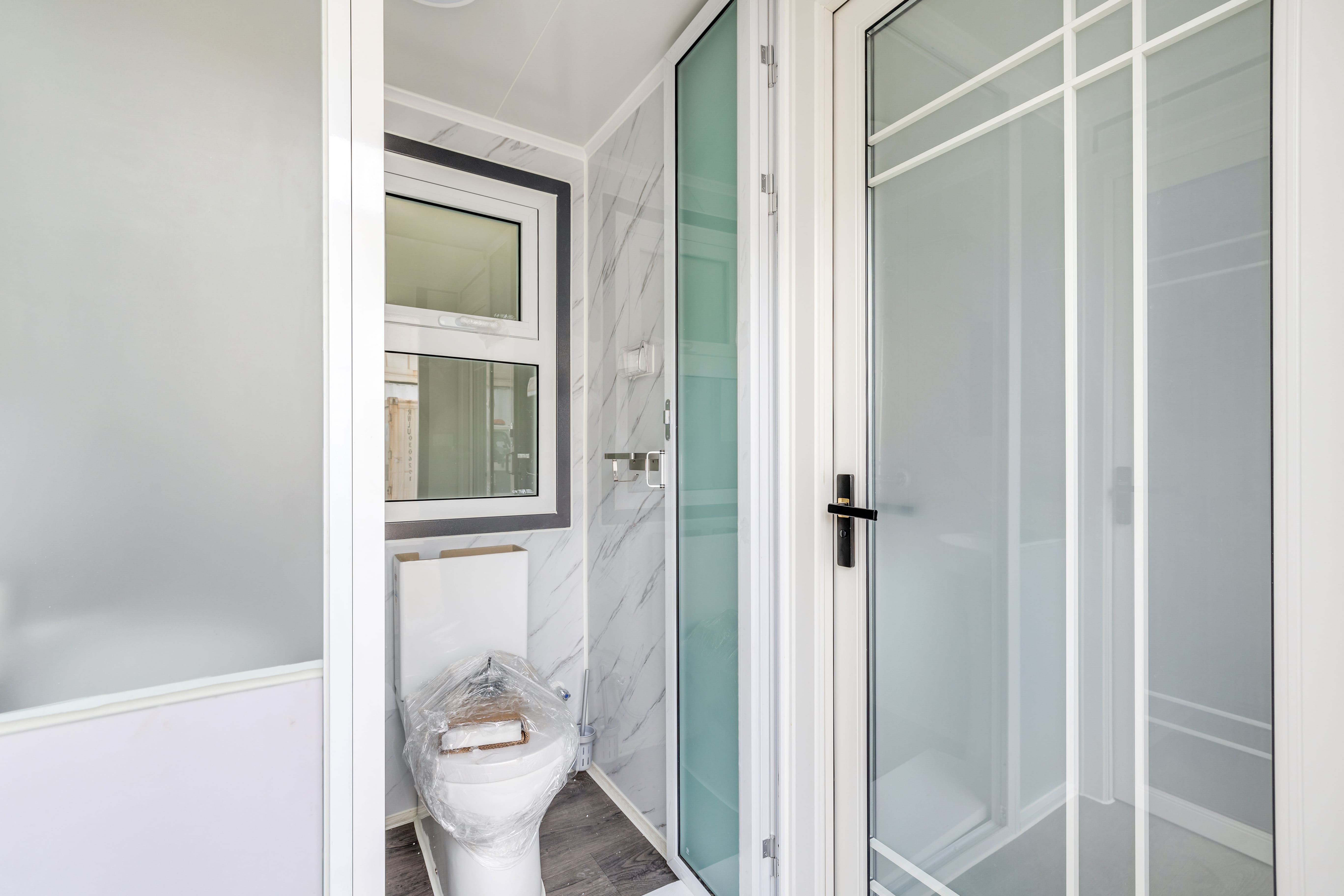 20ft Office – Two Workstations, Kitchenette, and Bathroom/Toilet