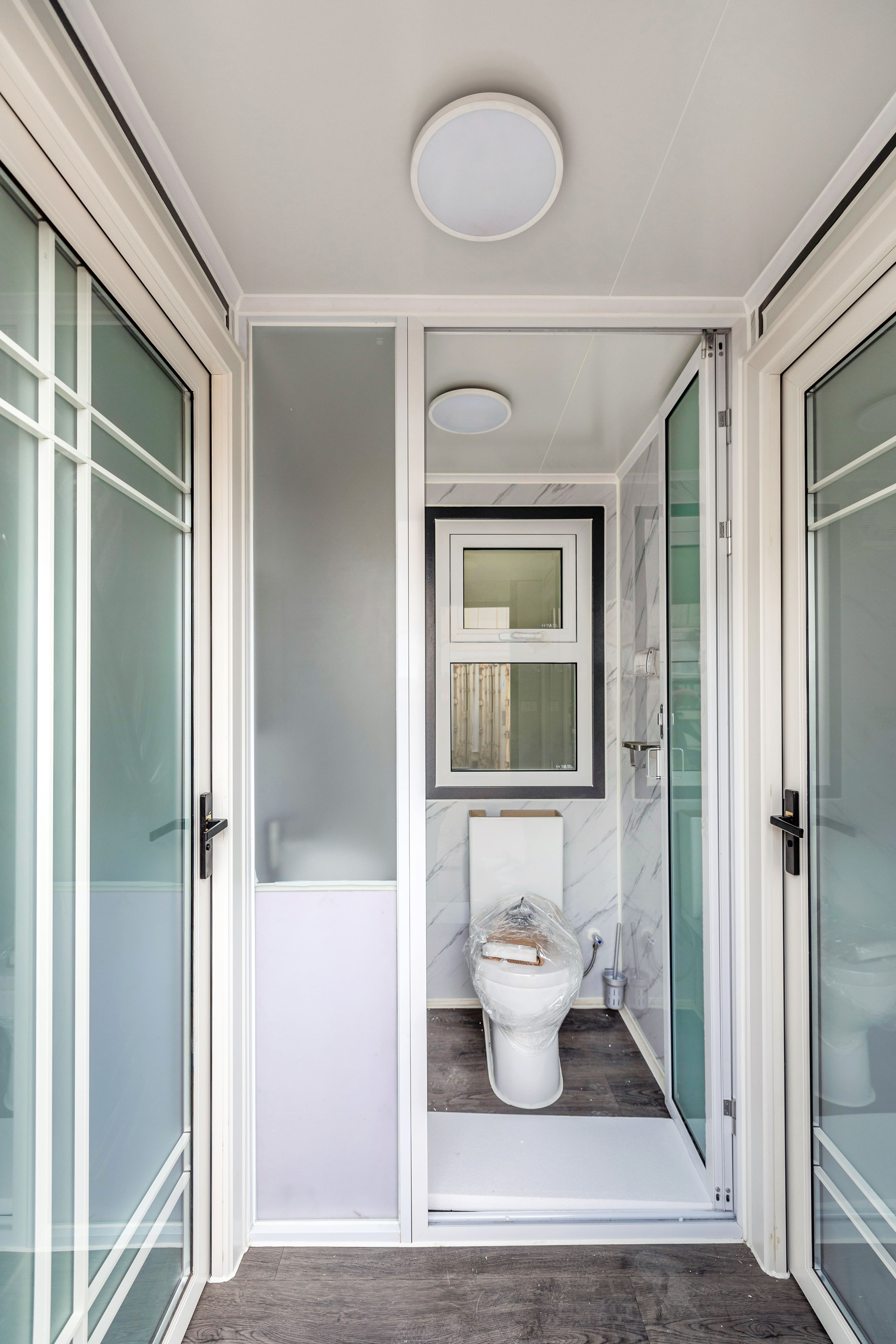 20ft Office – Two Workstations, Kitchenette, and Bathroom/Toilet