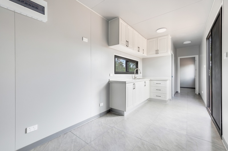 20ft Office – Two Workstations, Kitchenette, and Bathroom/Toilet