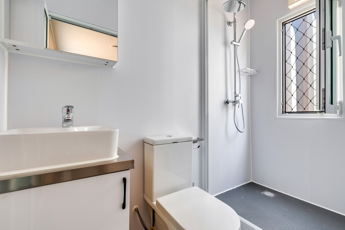 40ft Container Home – Four Bedrooms with Bathrooms