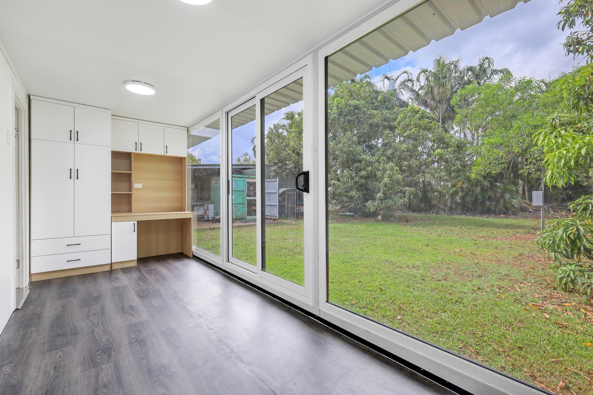 40ft Containerised Slide Out Home - With Infinity Glass Frontage
