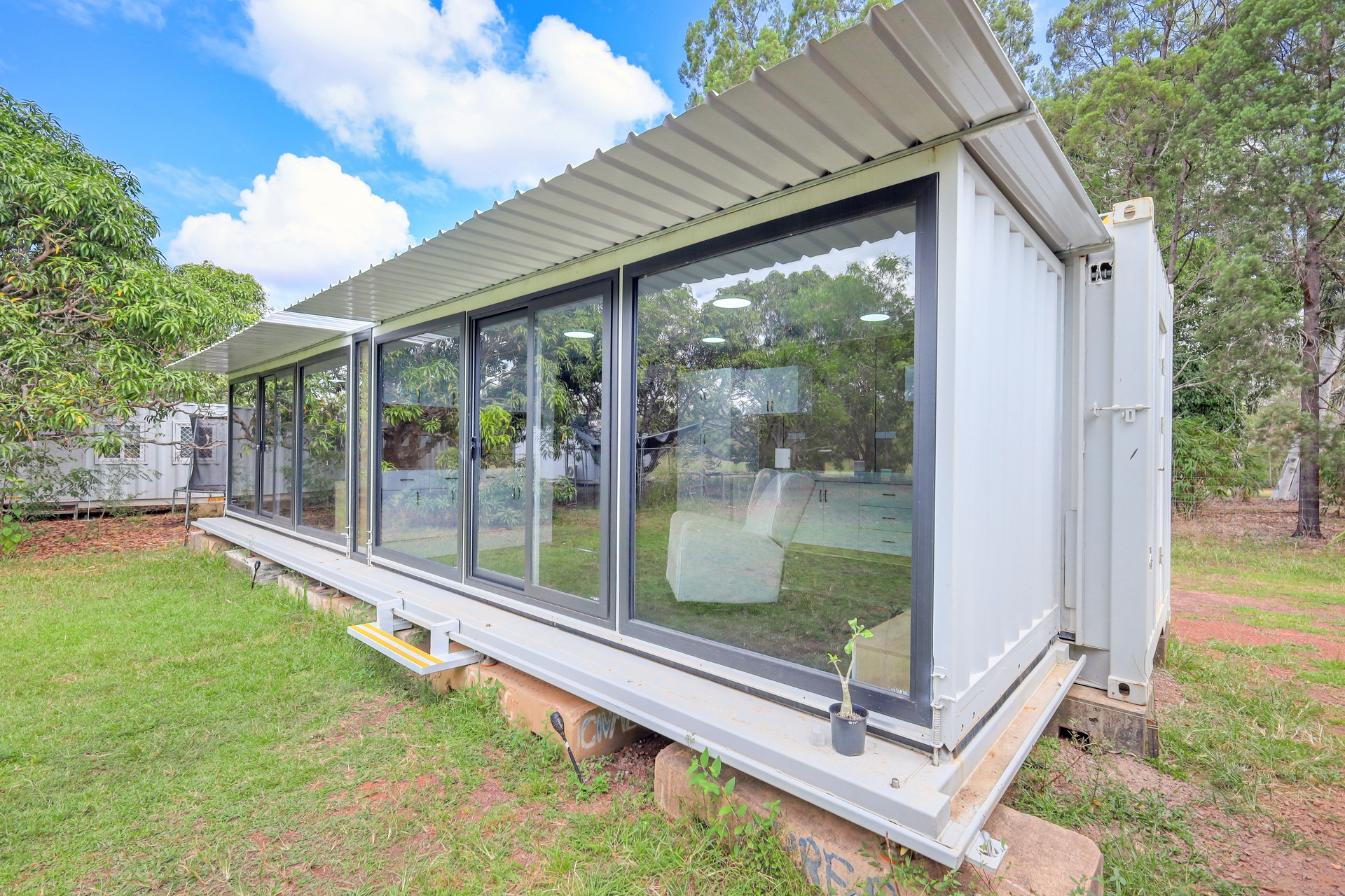 40ft Containerised Slide Out Home - With Infinity Glass Frontage