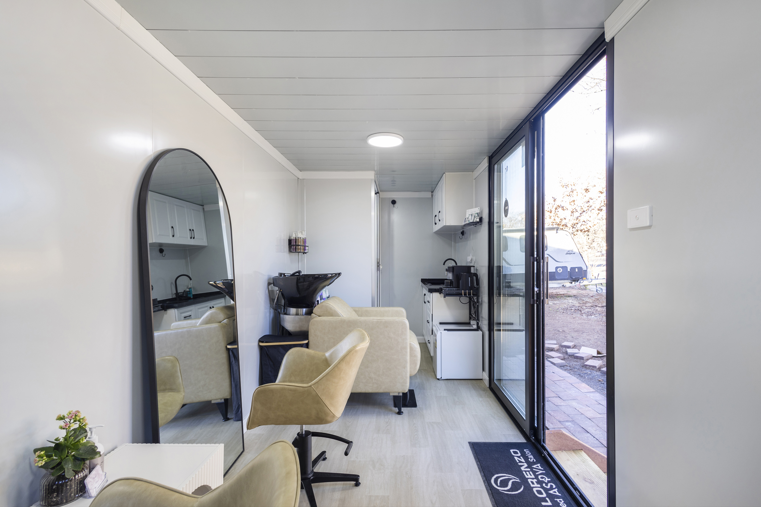 The Salon & Beauty Parlor – (customisable)