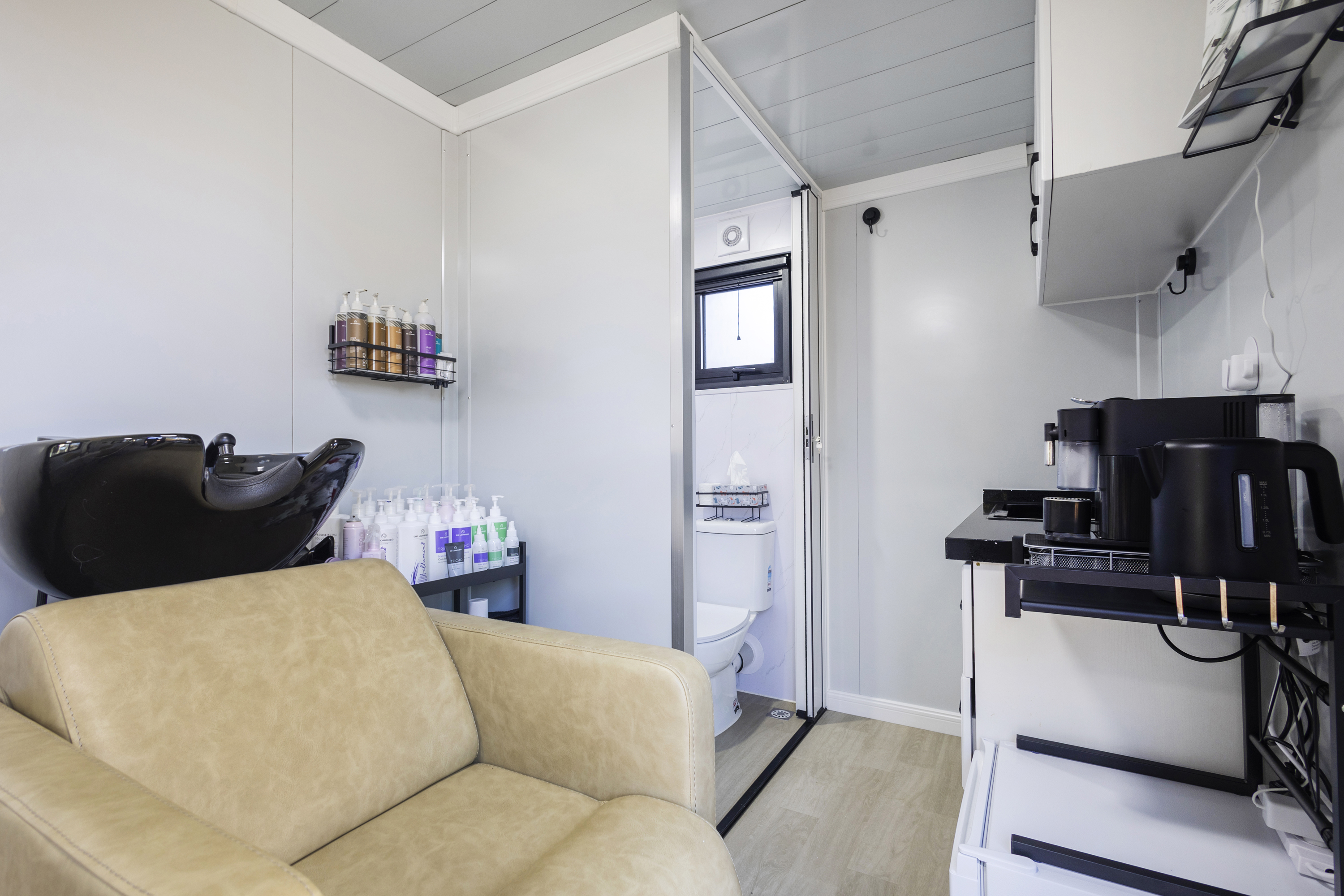 The Salon & Beauty Parlor – (customisable)