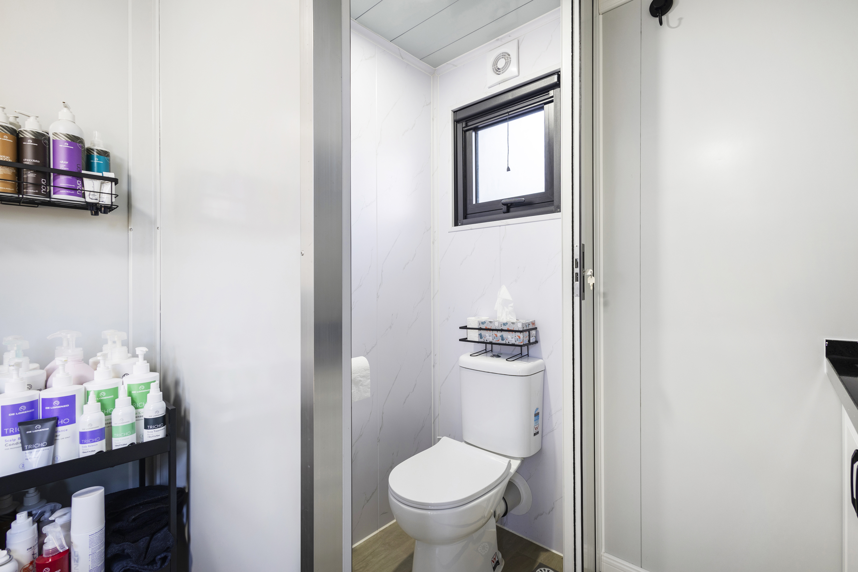 The Salon & Beauty Parlor – (customisable)