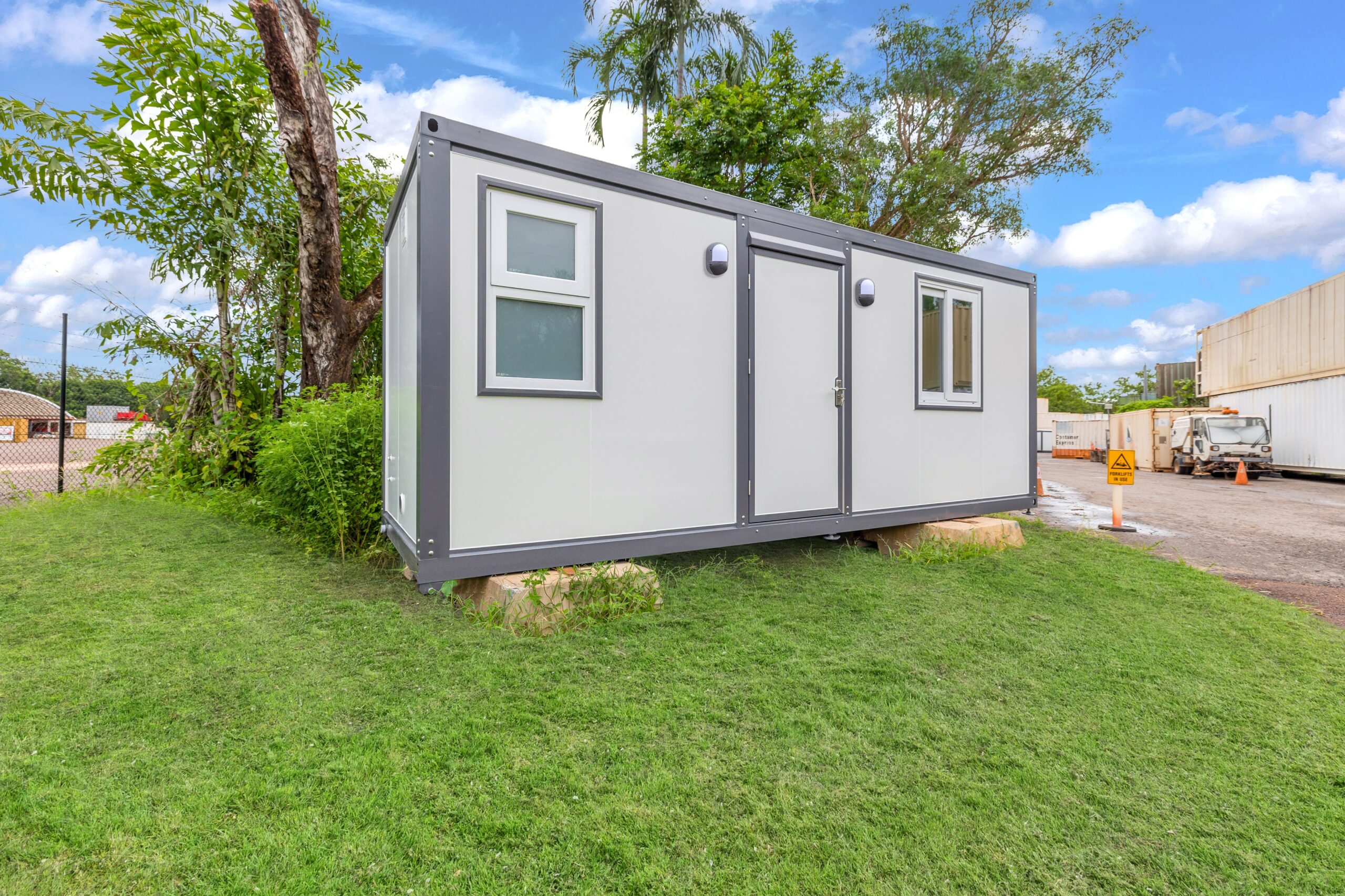 One Bedroom 20ft Building